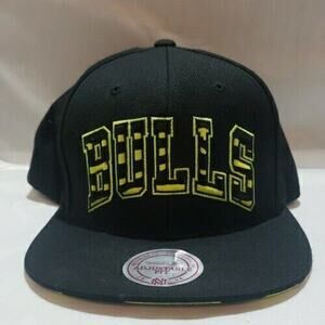Mitchell & Ness Neon Vivid Arch Chicago Bulls Black/Green Snapback Flat Bill Hat